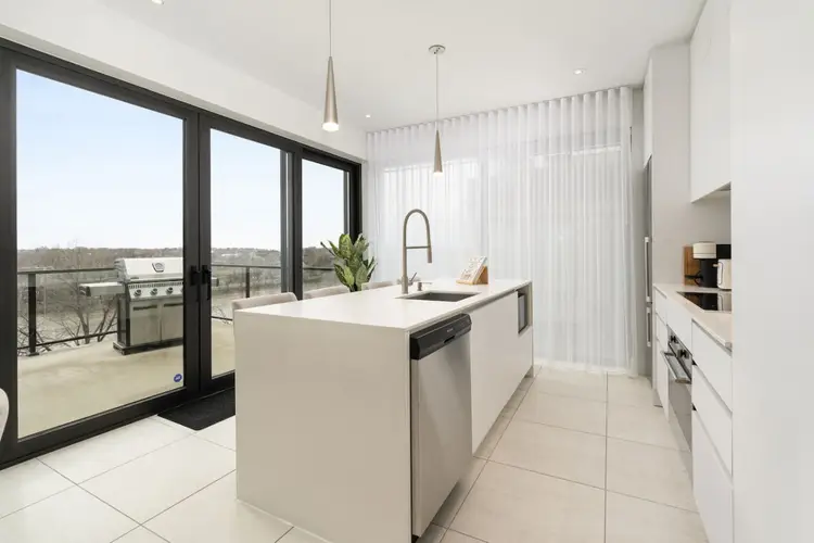 Waterfront Triplex | Rooftop Jacuzzi | Panoramic River Views | Laval