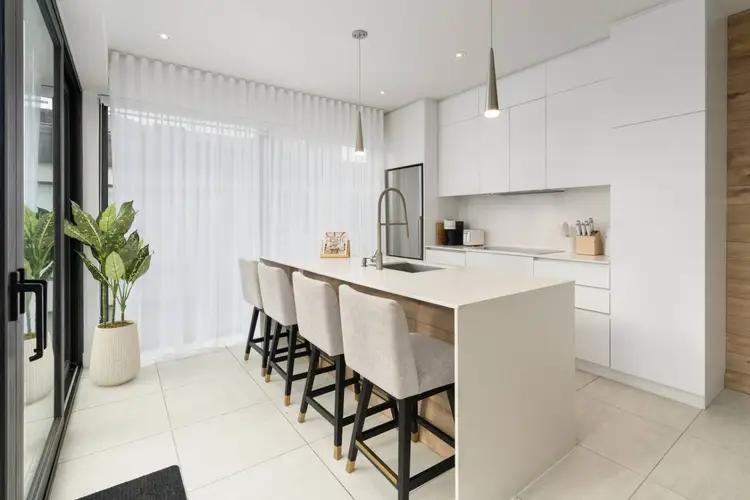 Waterfront Triplex | Rooftop Jacuzzi | Panoramic River Views | Laval