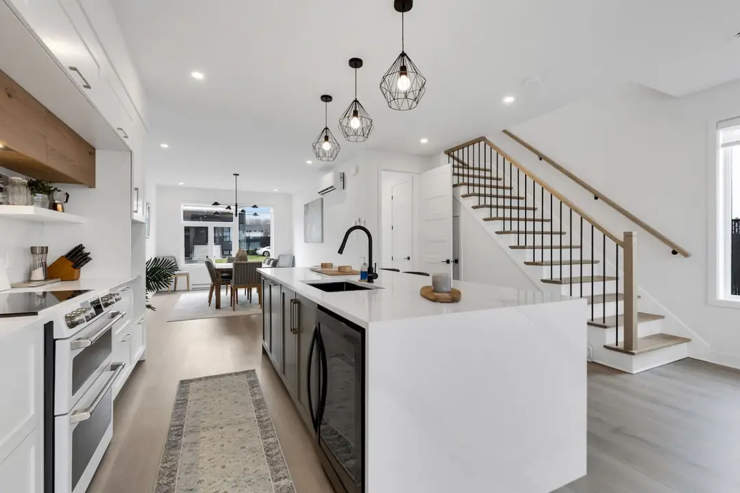 3BR Townhouse | Private Jacuzzi | Park Views | Mirabel