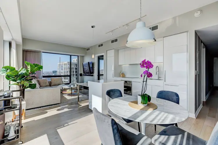 43rd-Floor Corner Suite | Tour des Canadiens 1 | Panoramic City & Waterfront Views