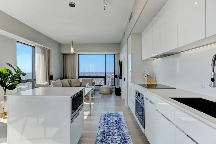 43rd-Floor Corner Suite | Tour des Canadiens 1 | Panoramic City & Waterfront Views