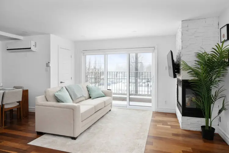 Spacious 3BR Townhouse | All King Beds | Underground Parking | Boisbriand