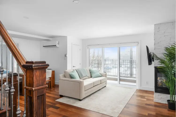 Spacious 3BR Townhouse | All King Beds | Underground Parking | Boisbriand