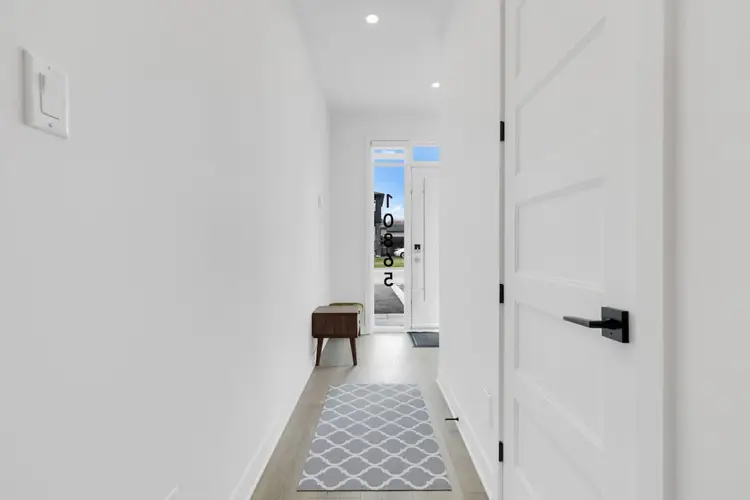 5-Star Townhouse | Private Jacuzzi | Family Neighbourhood | Mirabel