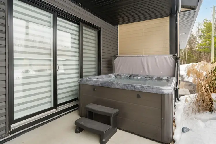 3BR Condo | Private Jacuzzi | Home Office | Mirabel