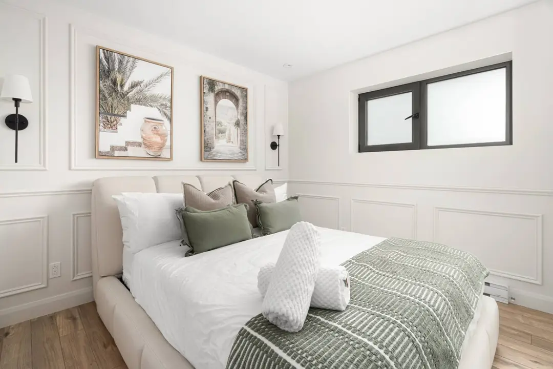 2BR Riverfront Condo | Private Jacuzzi | Garage | Laval