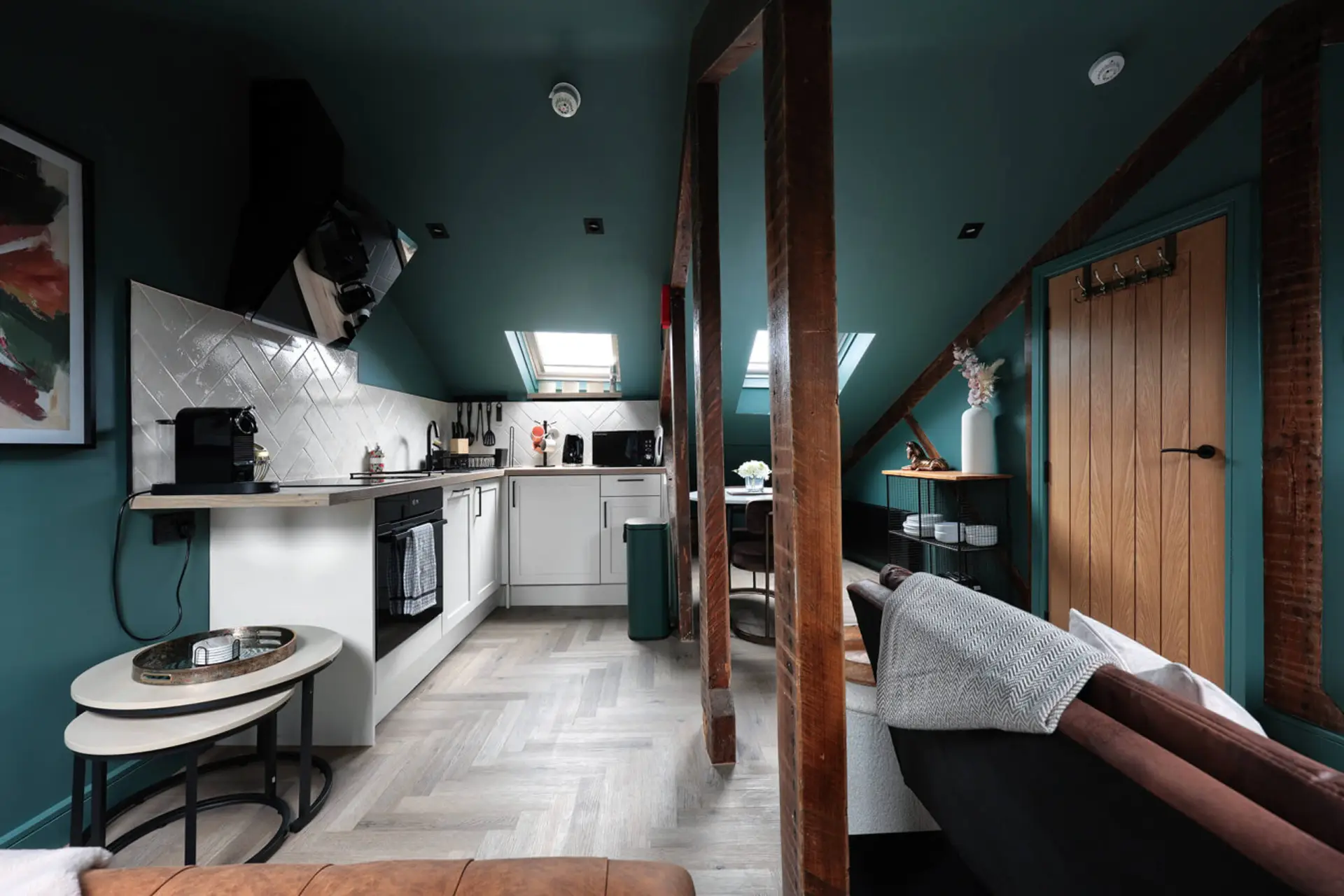 Kitchen / Lounge