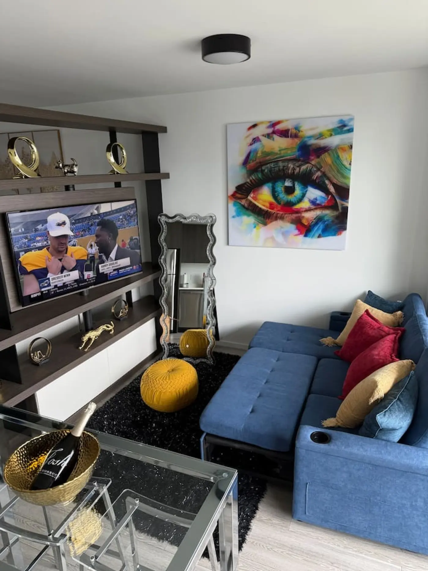 Penthouse studio, 30th floor
