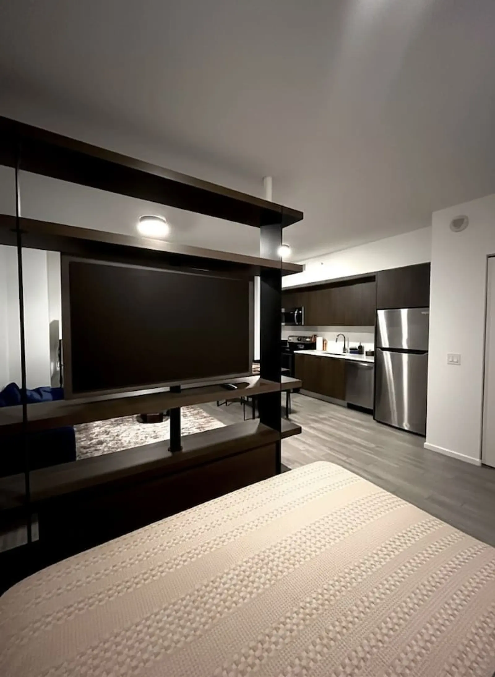 Skyline Studio · 23rd Floor — Queen bed
