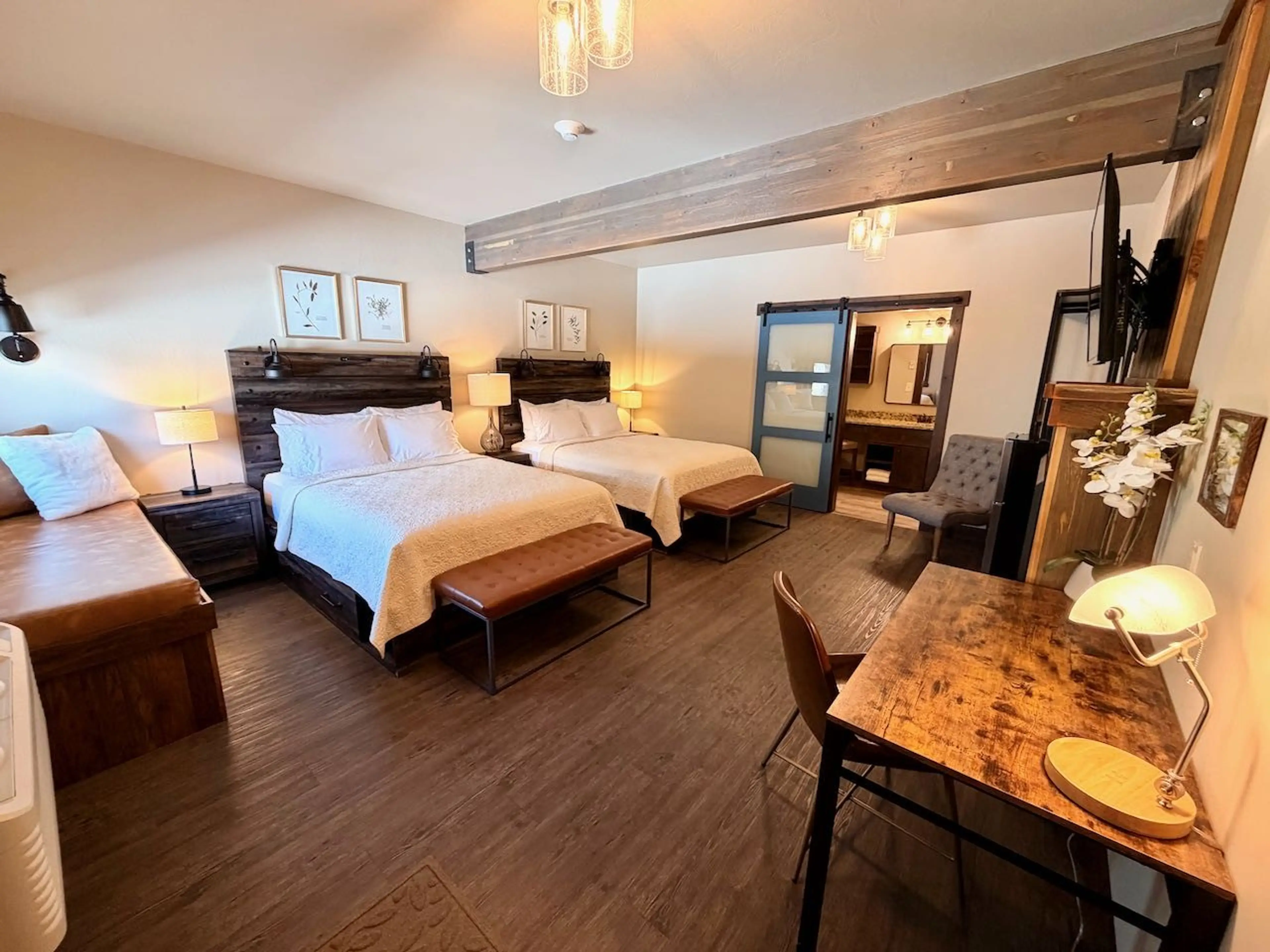 Spacious Guest Room - 2 Queen Beds