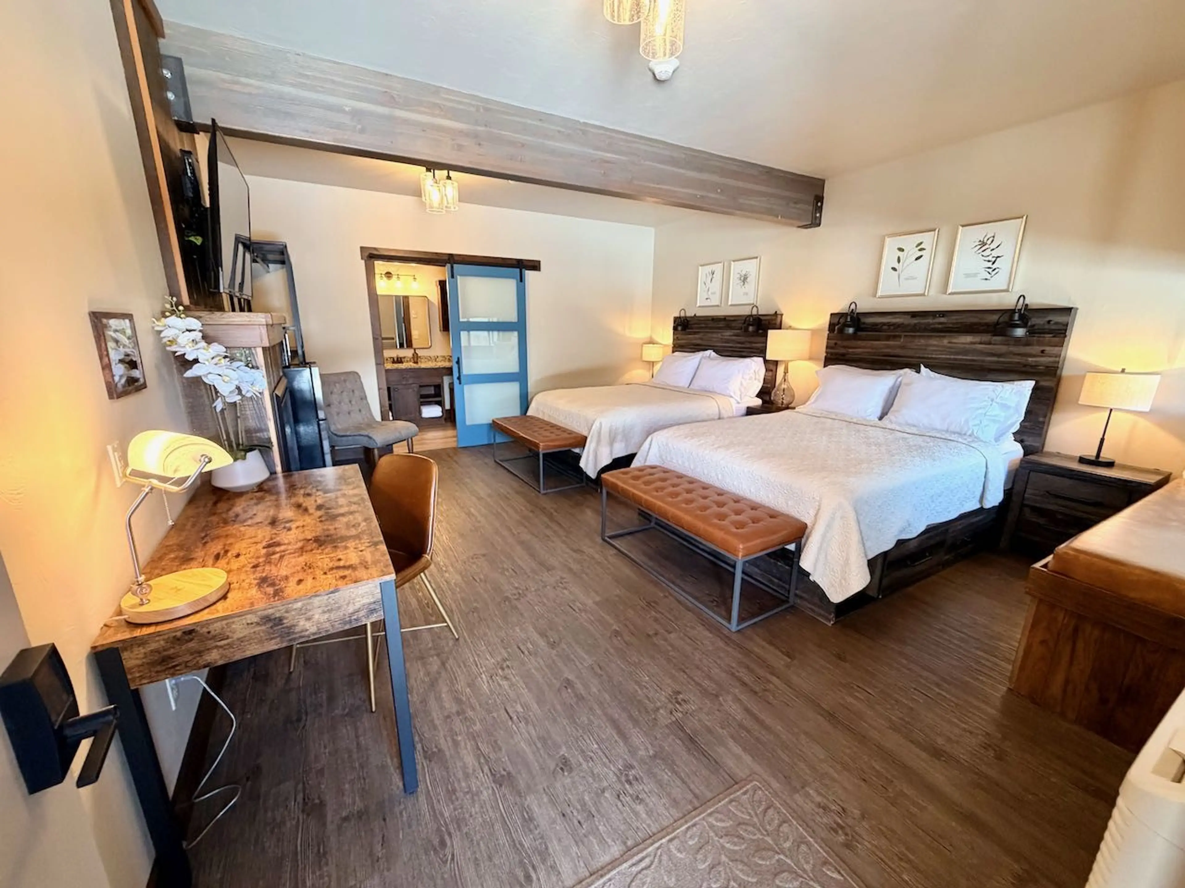 Spacious Guest Room - 2 Queen Beds