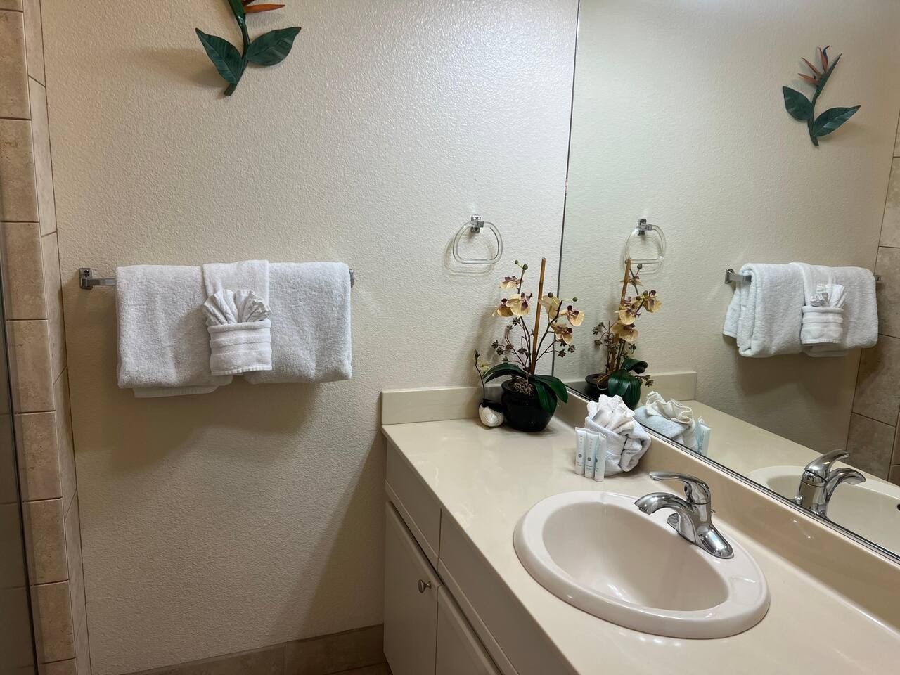 Beautiful 1 Bed 2 Bath Condo at Maui Kamaole - Image 10