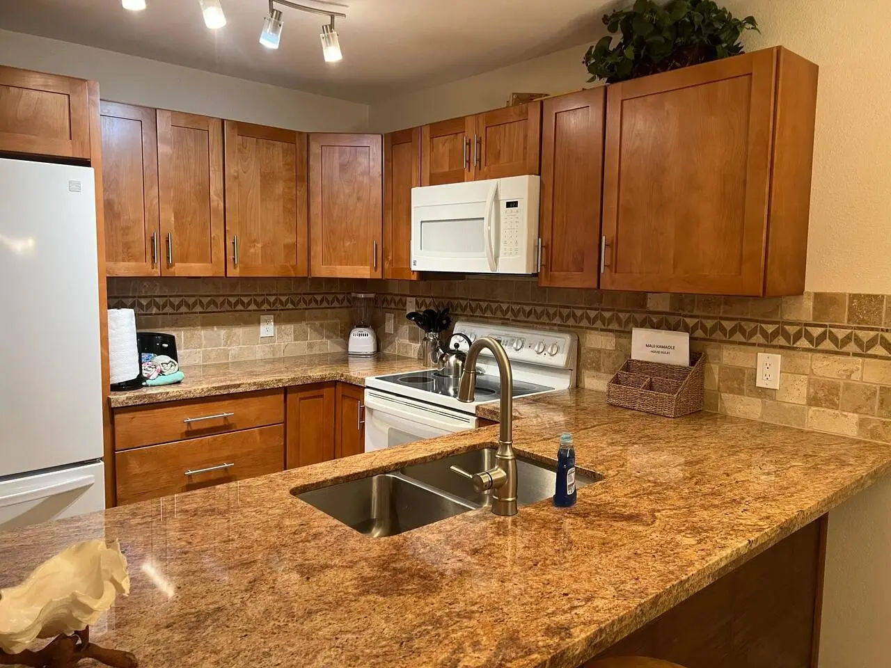 Beautiful 1 Bed 2 Bath Condo at Maui Kamaole - Image 9