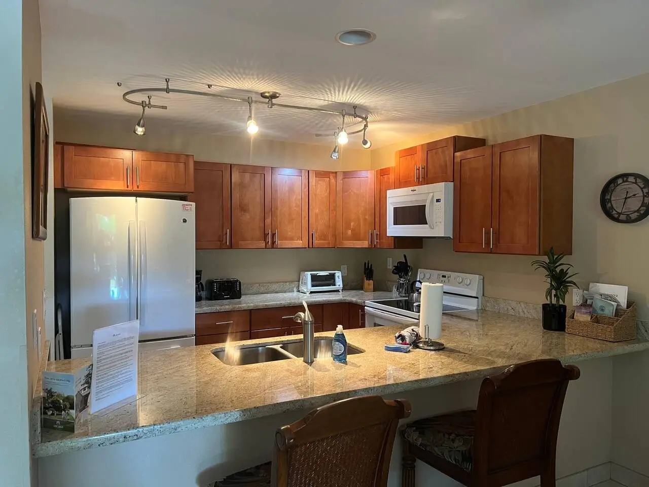 Amazing condo with pools and hotub across from the - Image 10