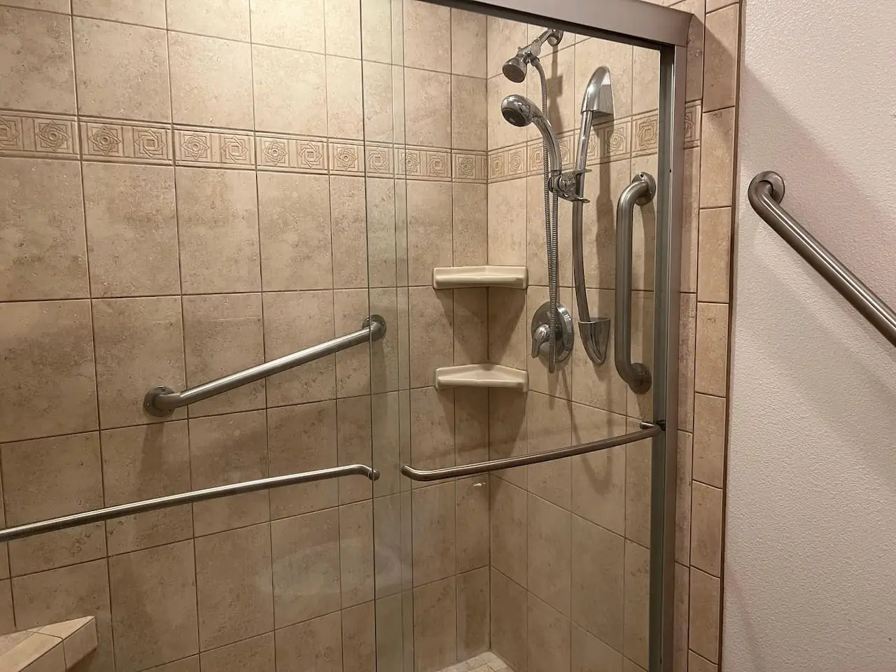 Amazing condo with pools and hotub across from the - Image 11