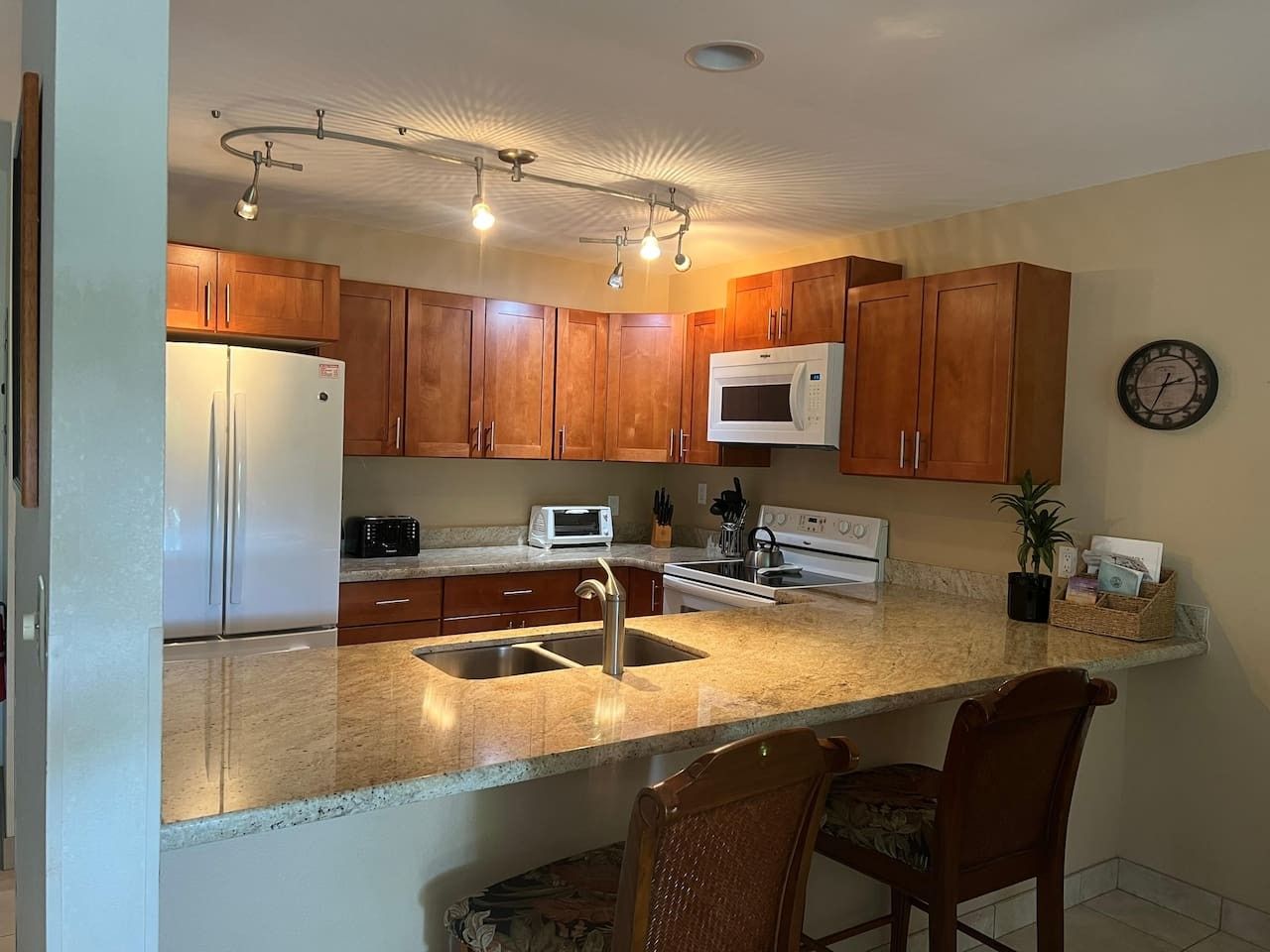 Amazing condo with pools and hotub across from the - Image 9