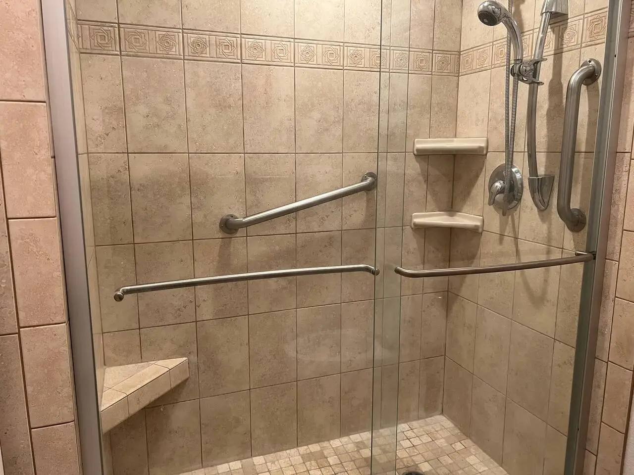 Amazing condo with pools and hotub across from the - Image 2