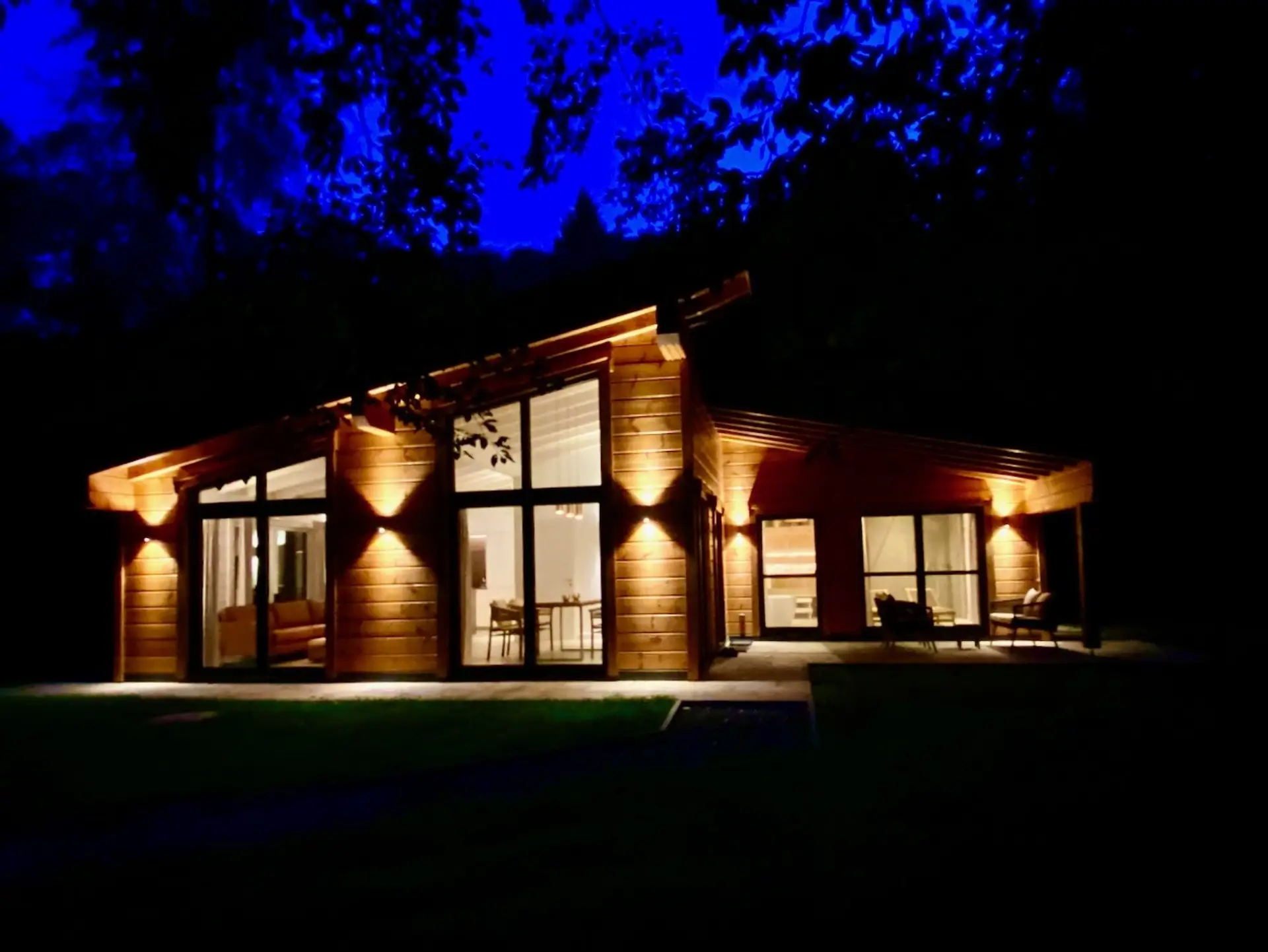 (1)Blockhaus_at_night - 1