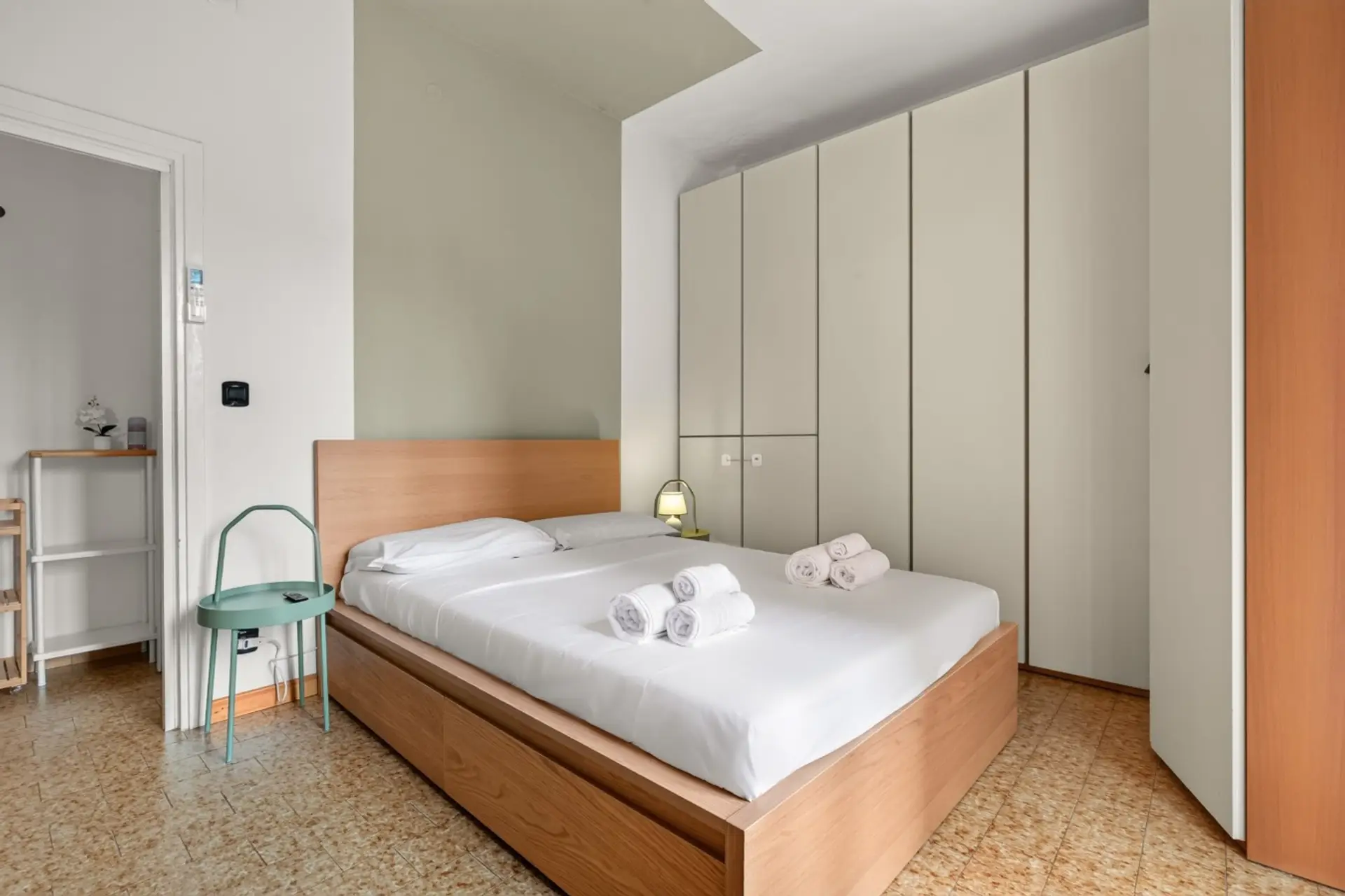 Camera con letto alla francese per due persone