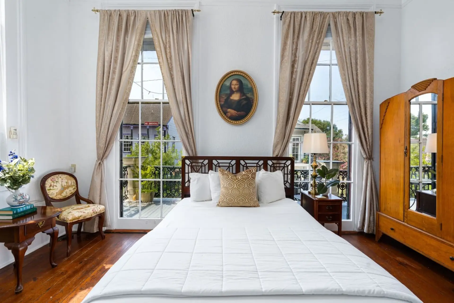 Queen Suite w/ Balcony