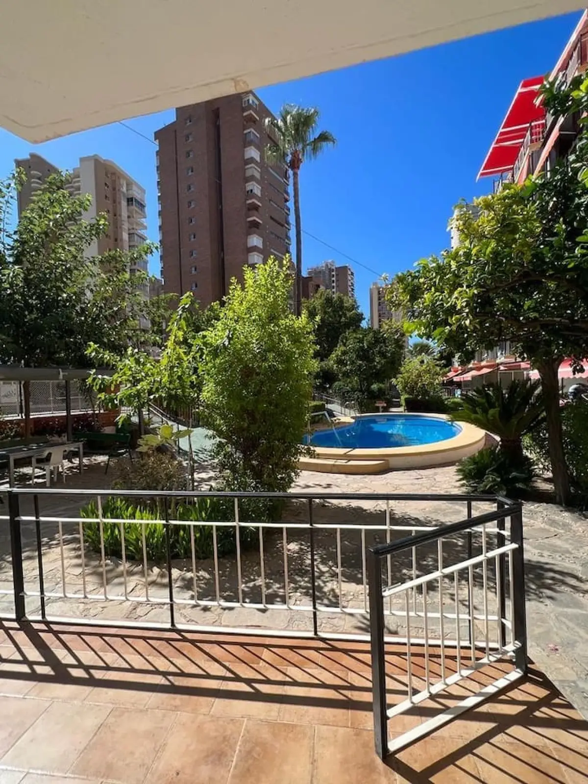 2ª línea playa · Terraza enorme · Piscina y garaje — foto 1