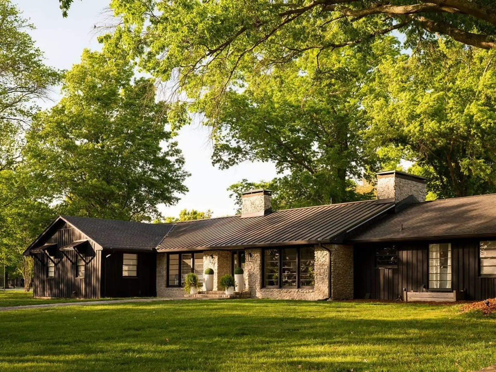 7000 sq ft Manor house front