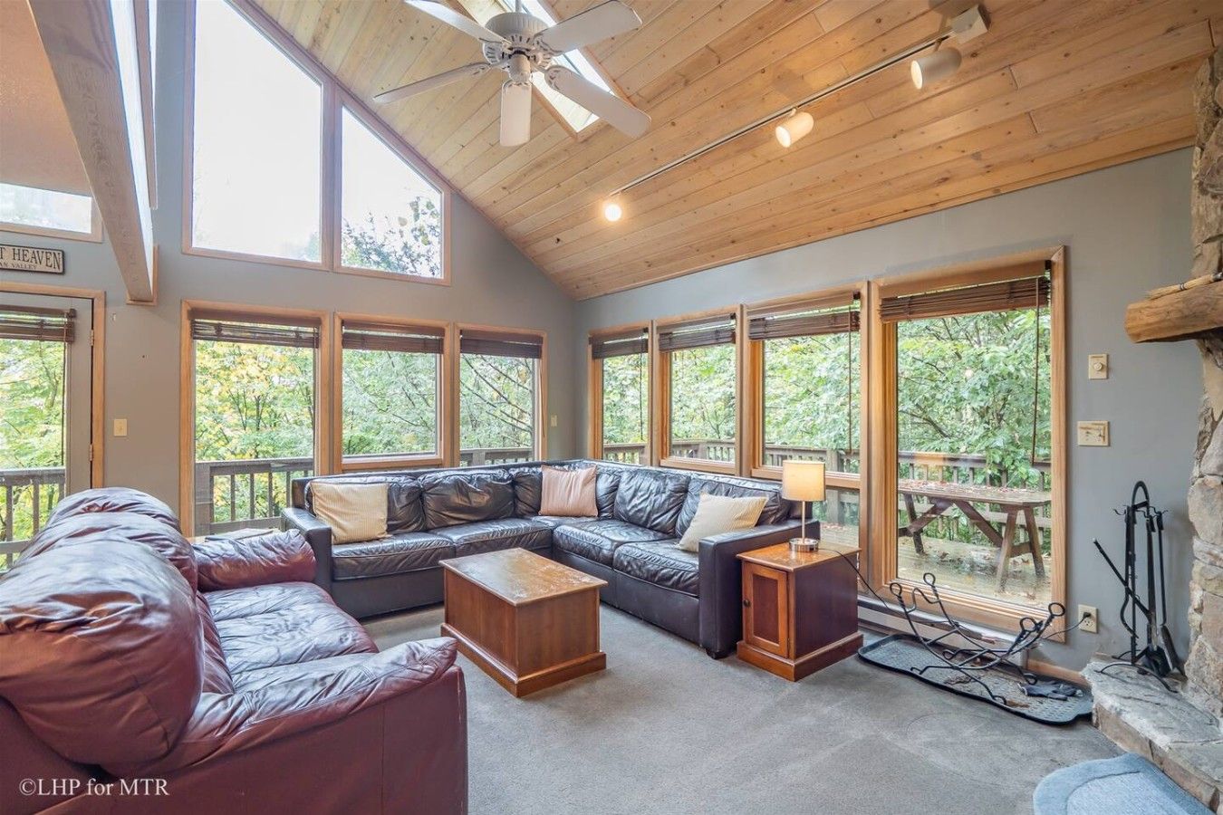 Pinecone Ridge