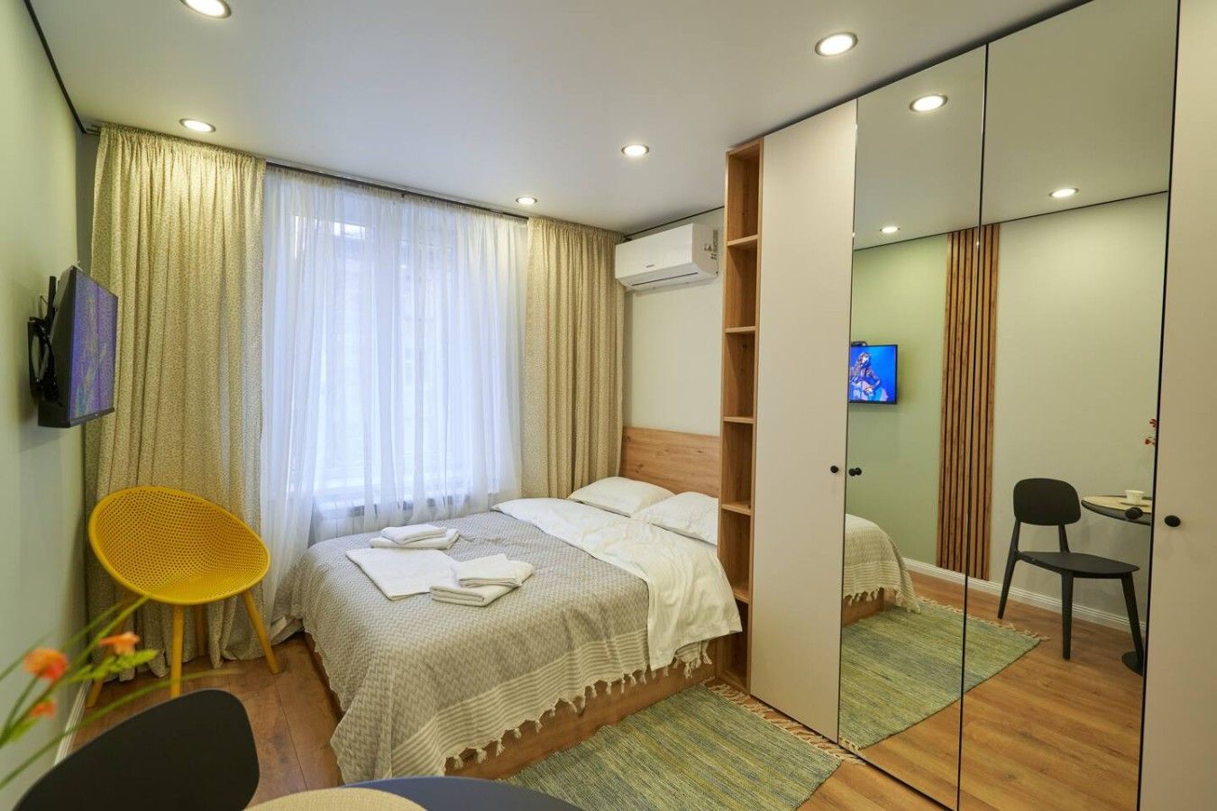 Central Cozy Studio • WiFi, AC, Self Check-in