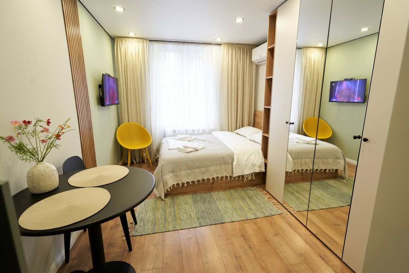 Central Cozy Studio • WiFi, AC, Self Check-in