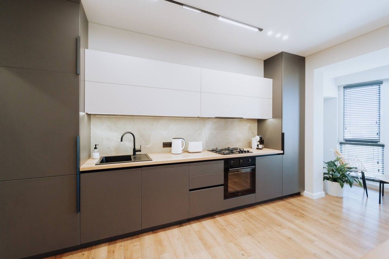 1BR + Workspace • Park View • Elevator