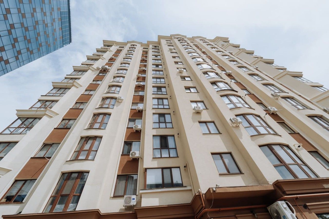 1BR + Workspace • Park View • Elevator