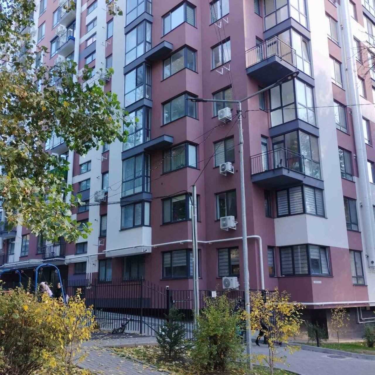 Stylish 2BR Flat with Balcony & Workspace