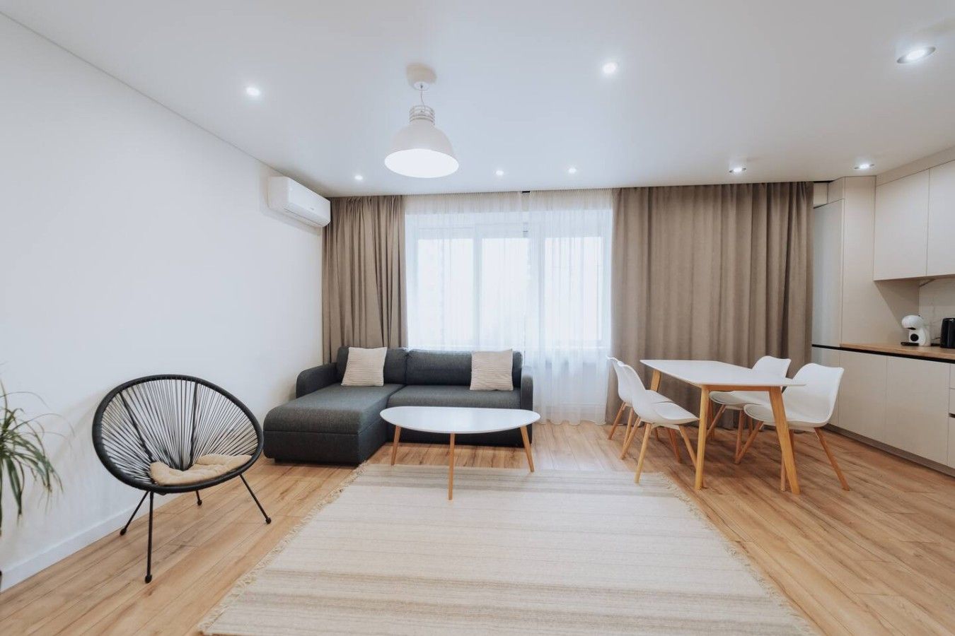 1BR near UNIC, Ultra Central – Fireplace & Balcony