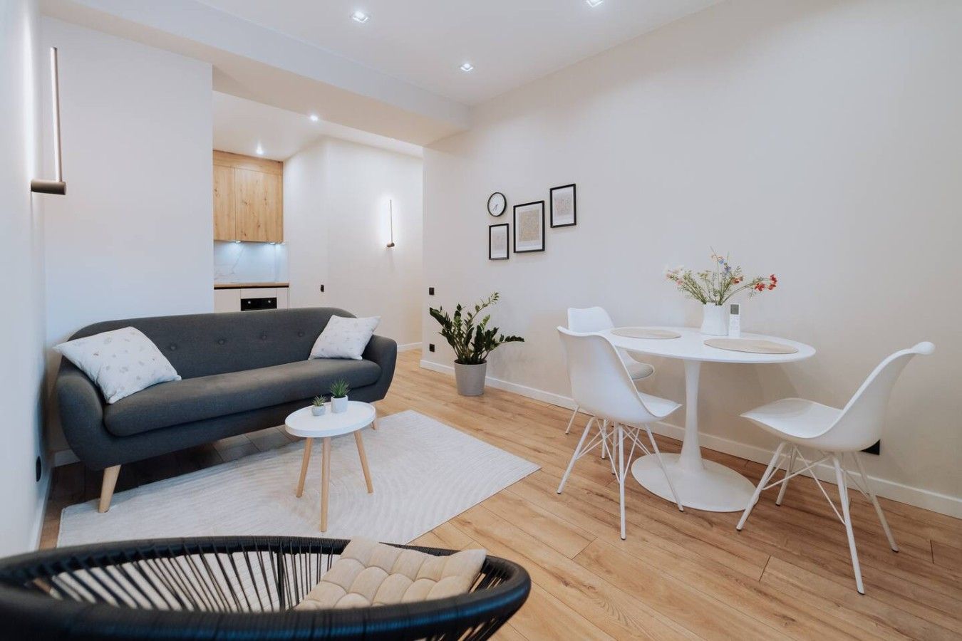 Stylish Balcony Apt on Stefan Cel Mare Blvd