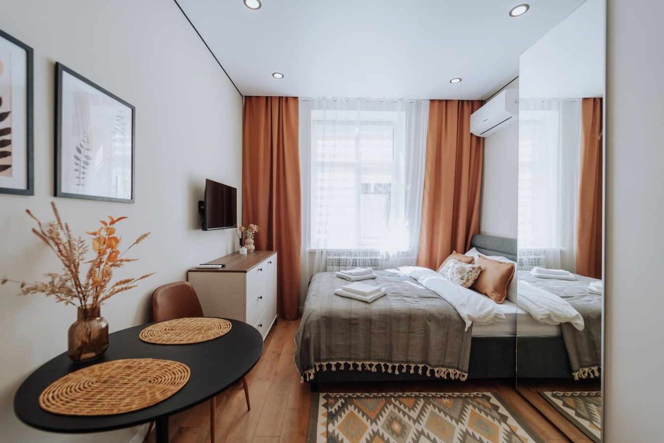 Charming Studio by Park | Historic Center