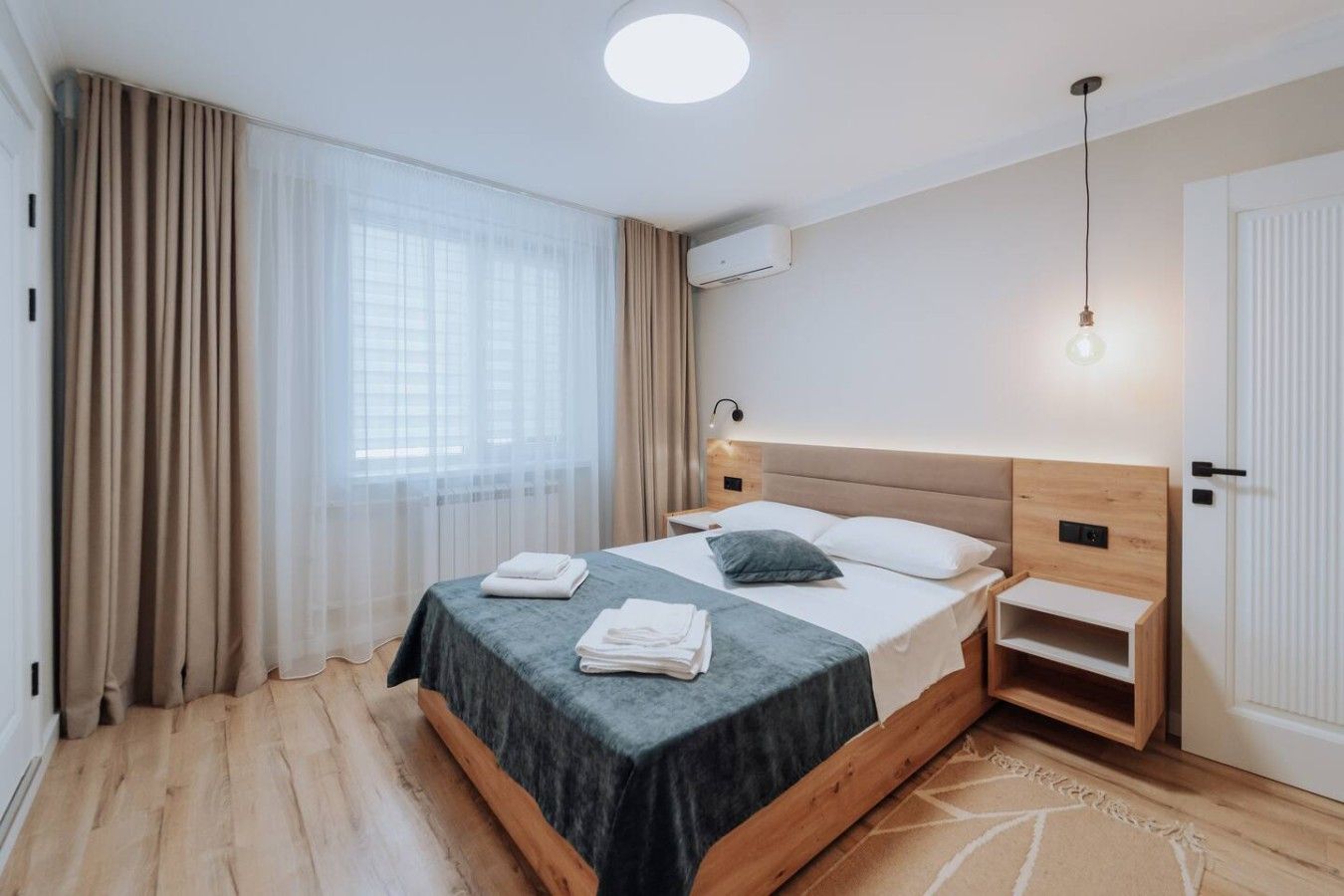 Luxury 2BR Flat| Sauna & Living | Cathedral Nearby