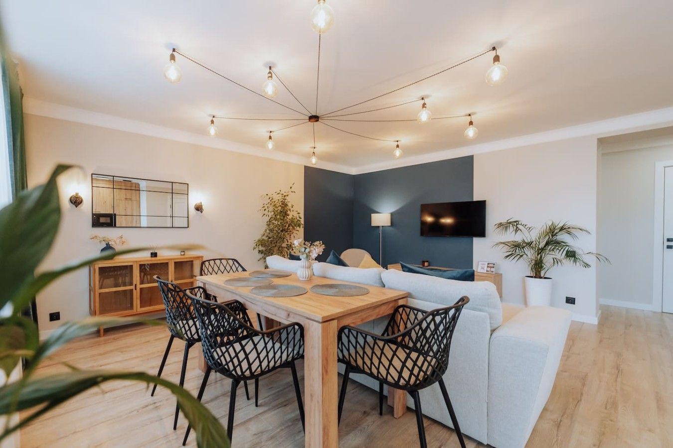 Luxury 2BR Flat| Sauna & Living | Cathedral Nearby