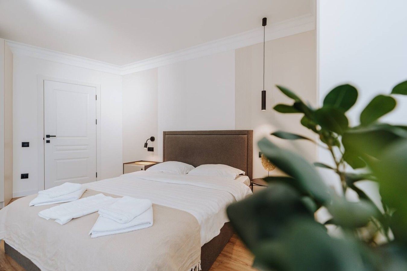 Comfortable 1BR -Work Desk – Steps from Oasis Mall