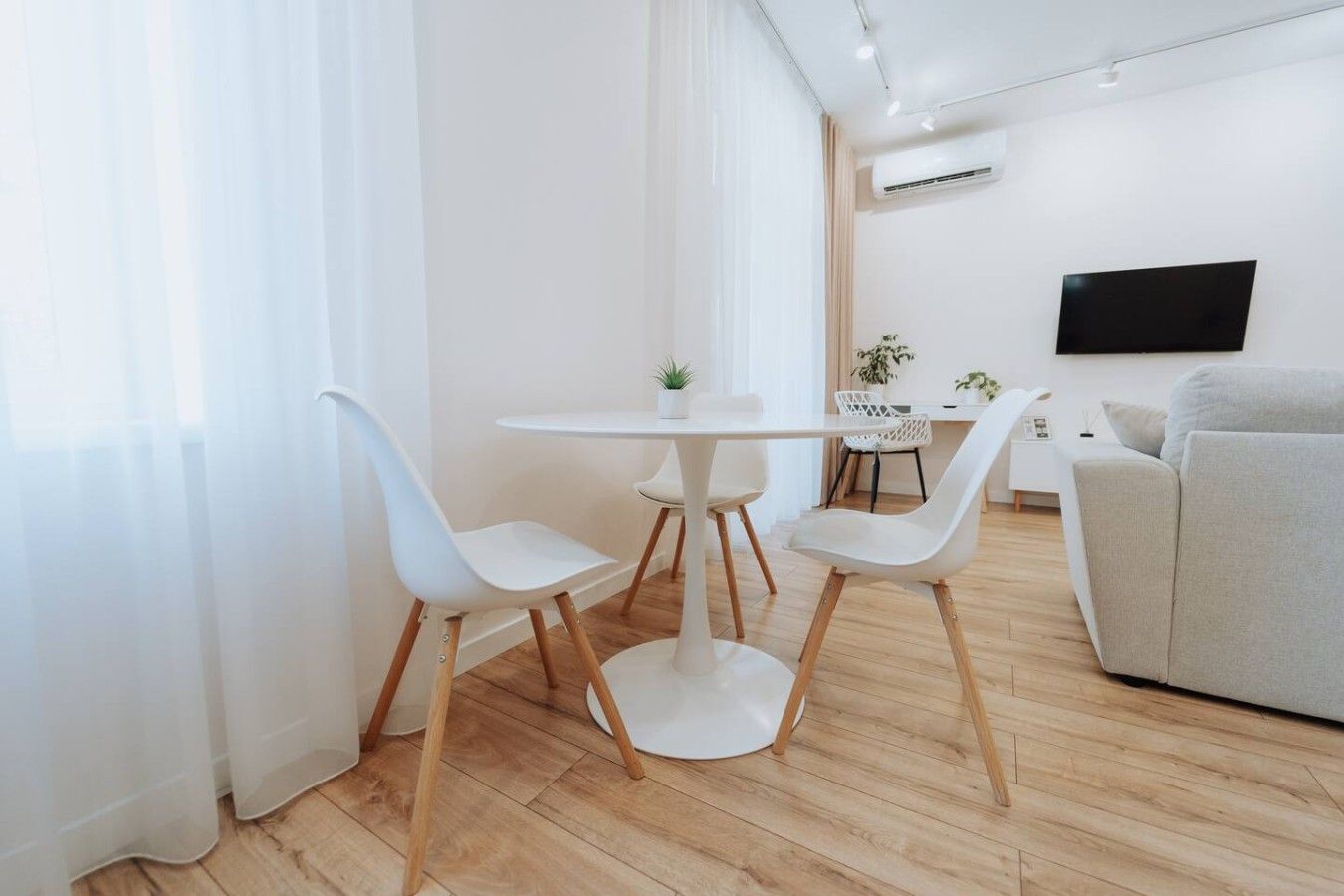 Stylish 1BR on Stefan cel Mare – Balcony & View
