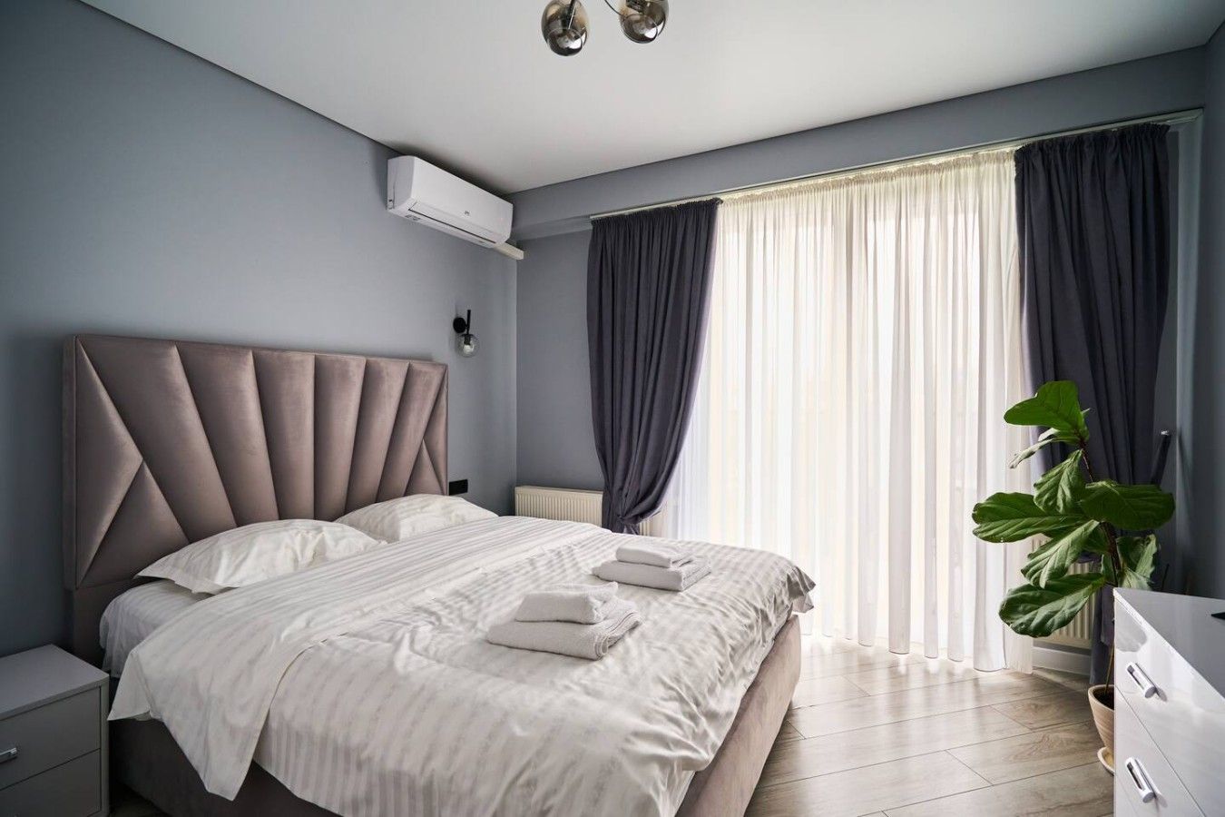 Modern 1BR | Balcony | in Center by Torro Mall