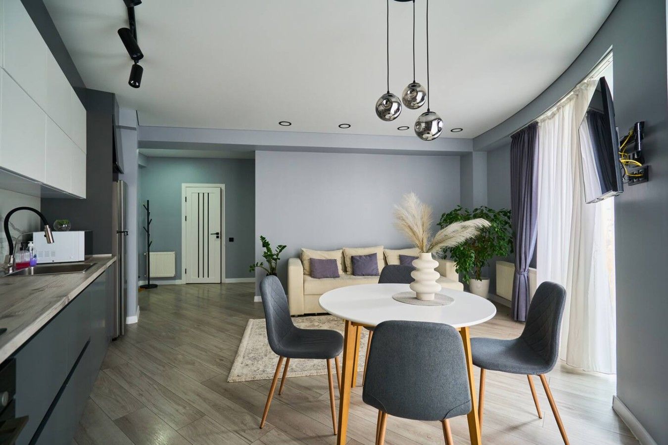 Modern 1BR | Balcony | in Center by Torro Mall