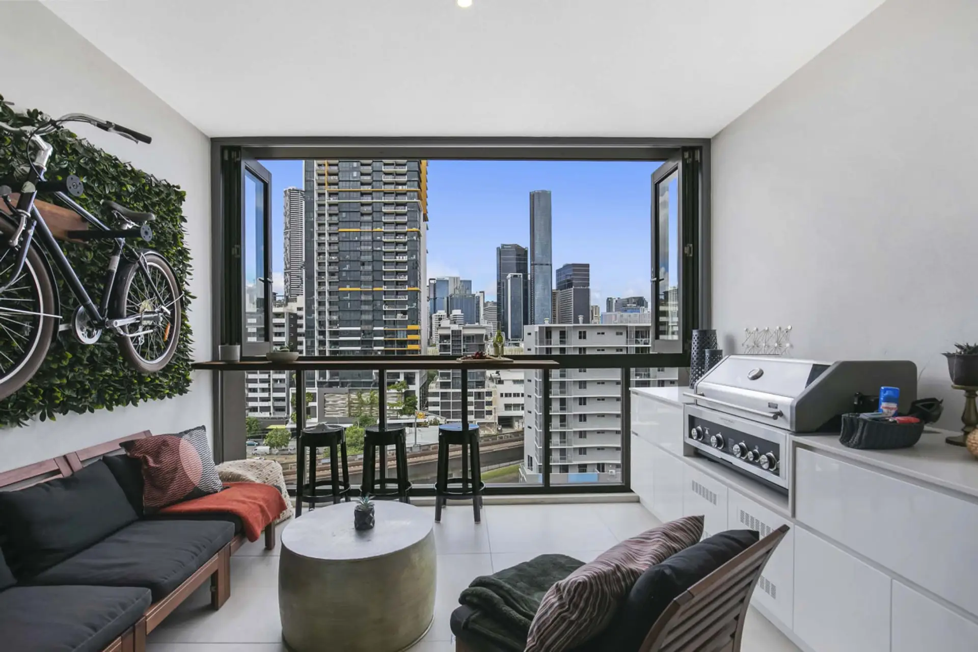 Views and a BBQ anyone? There is a BBQ on the balcony of this 10th floor unit.