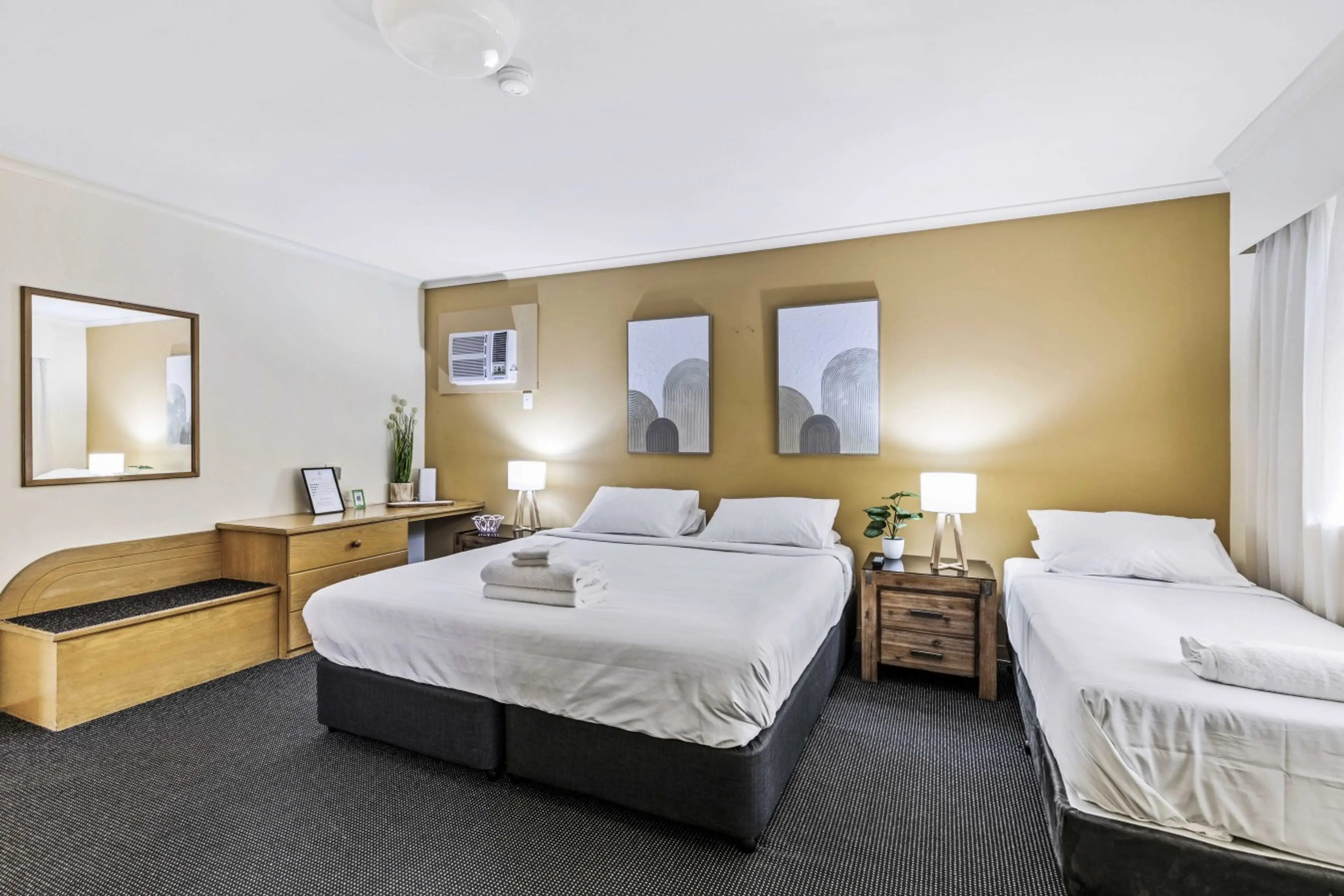 Unwind in the flexible bedd options - King bed plus single.
