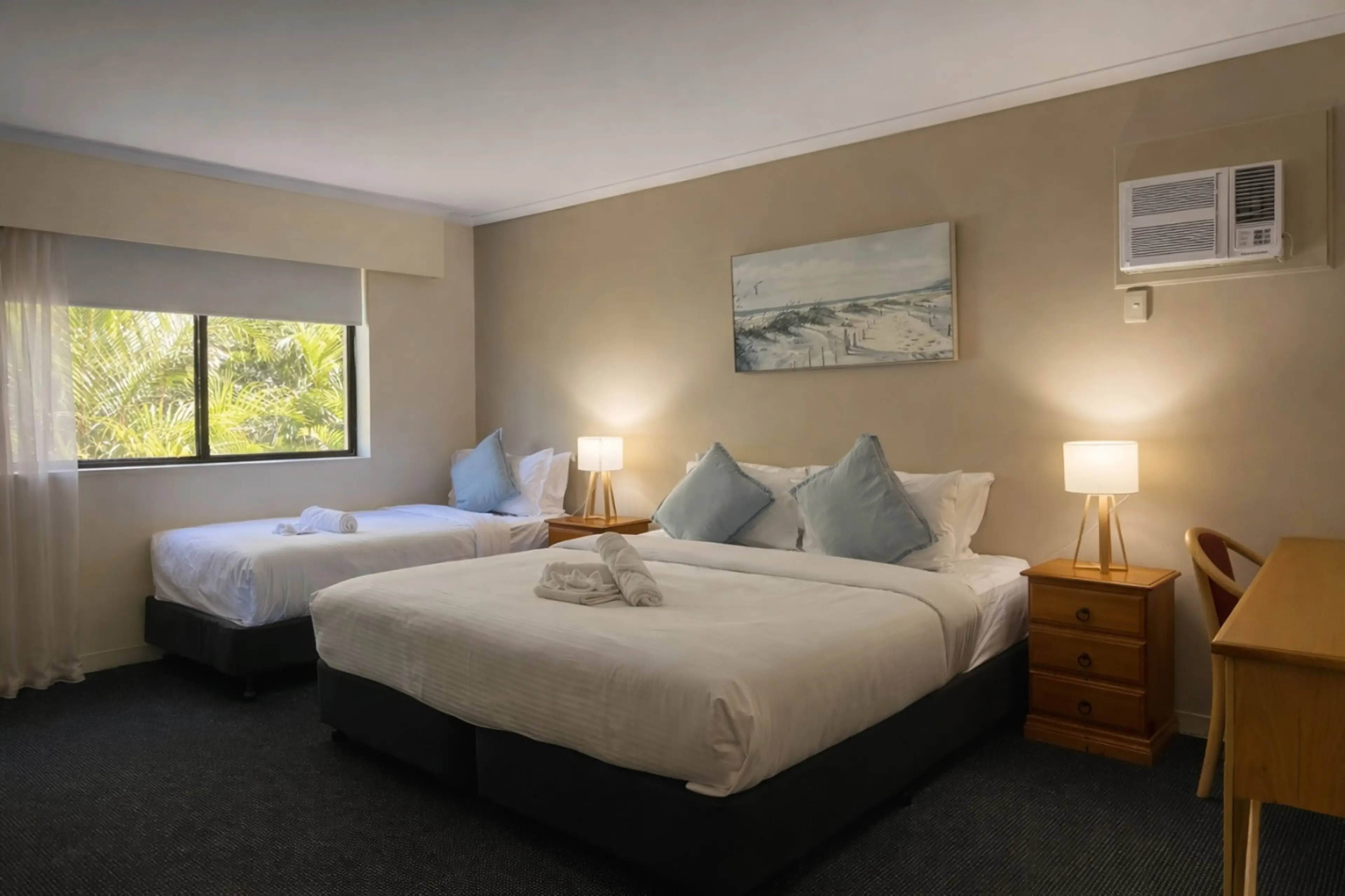 Unwind in the flexible bedd options - King bed plus single.