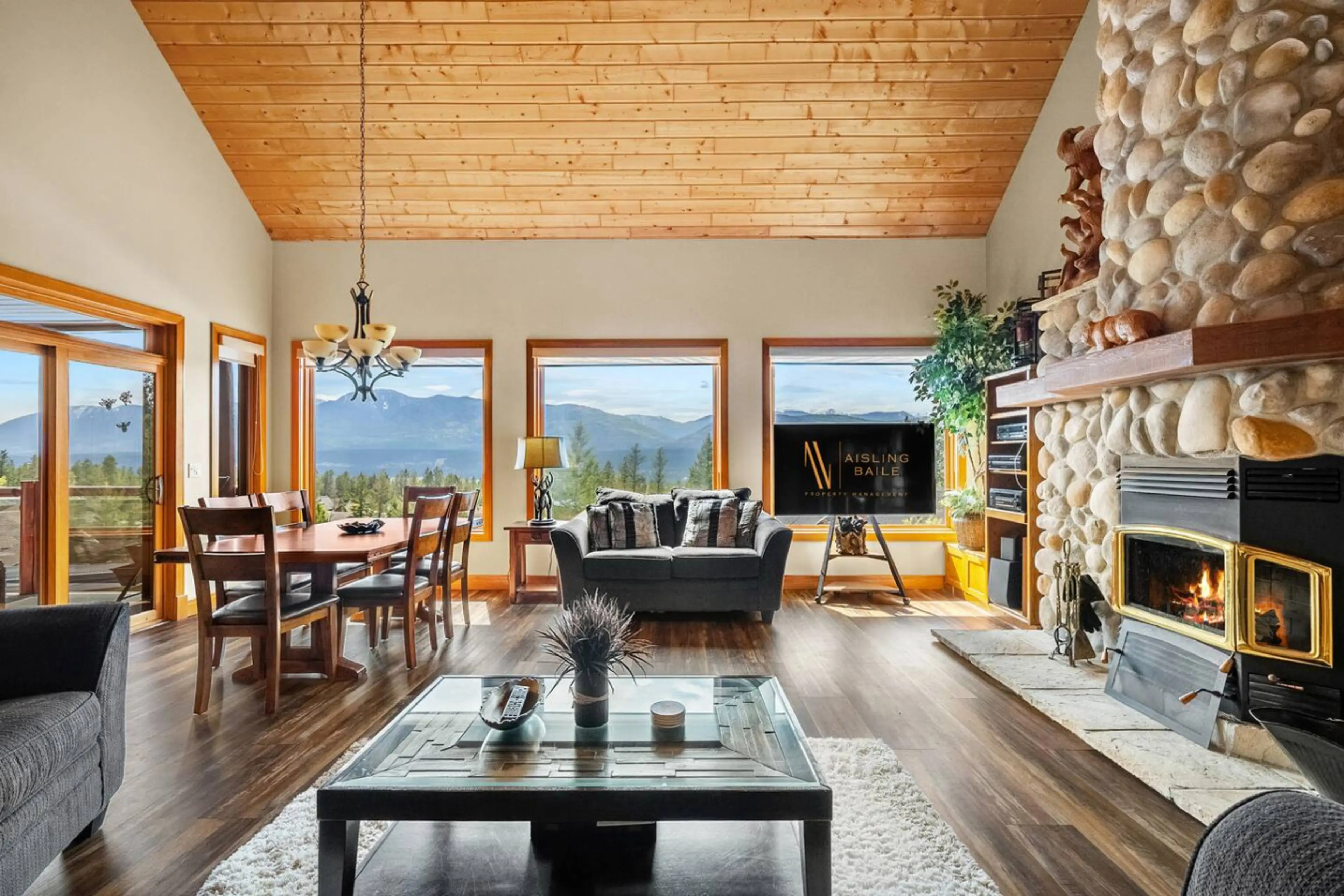 Living room with a wood-burning fireplace, Smart TV and incredible mountain views.