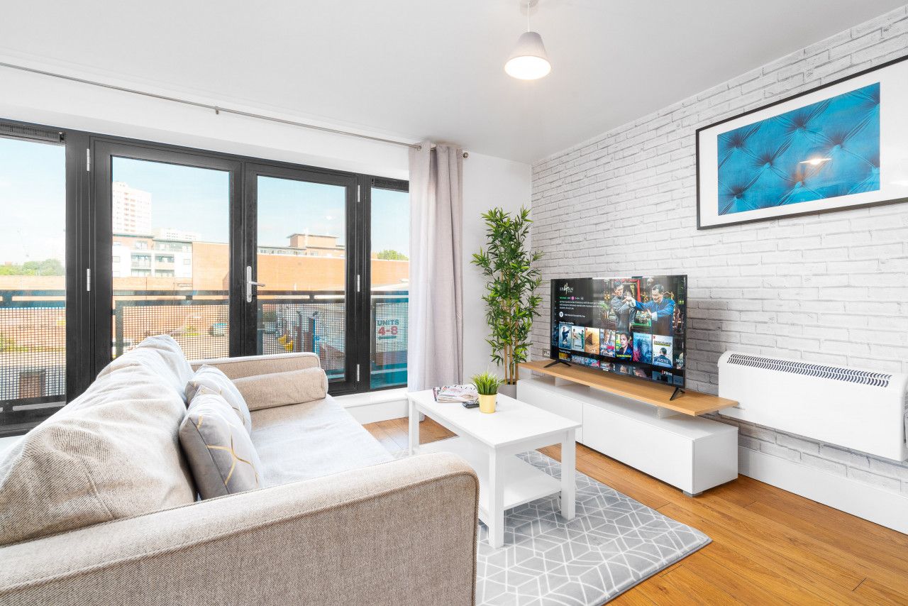 Photo inspiration: Picture Idea: Stylish B1 Apartment