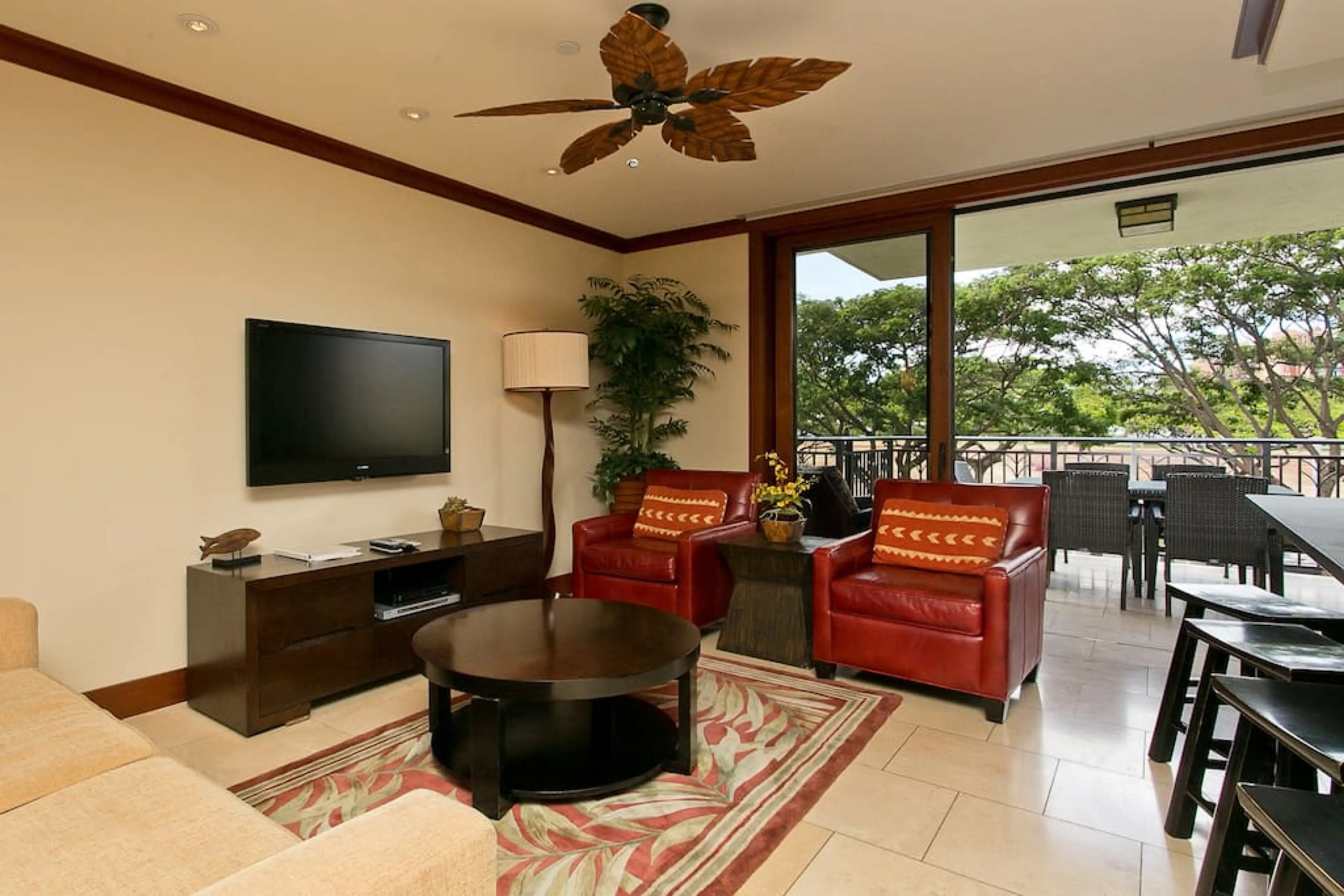 Sliding lanai doors to bring ocean breeze