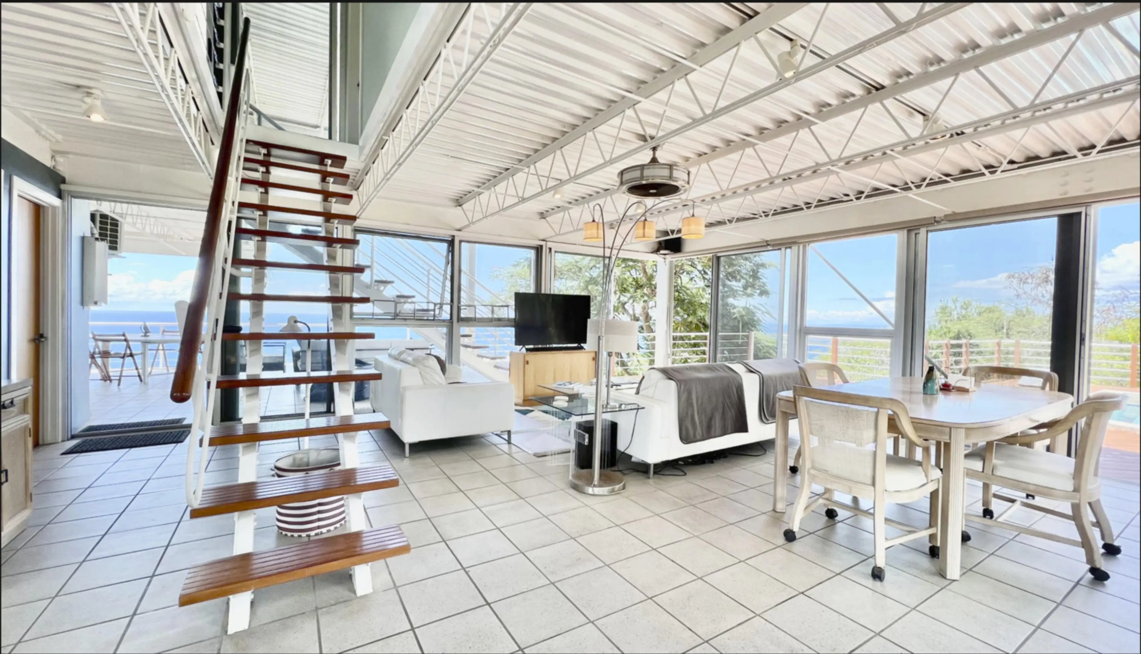 GLASS HOUSE−INSIDE The Glass House - California Outdoor Properties