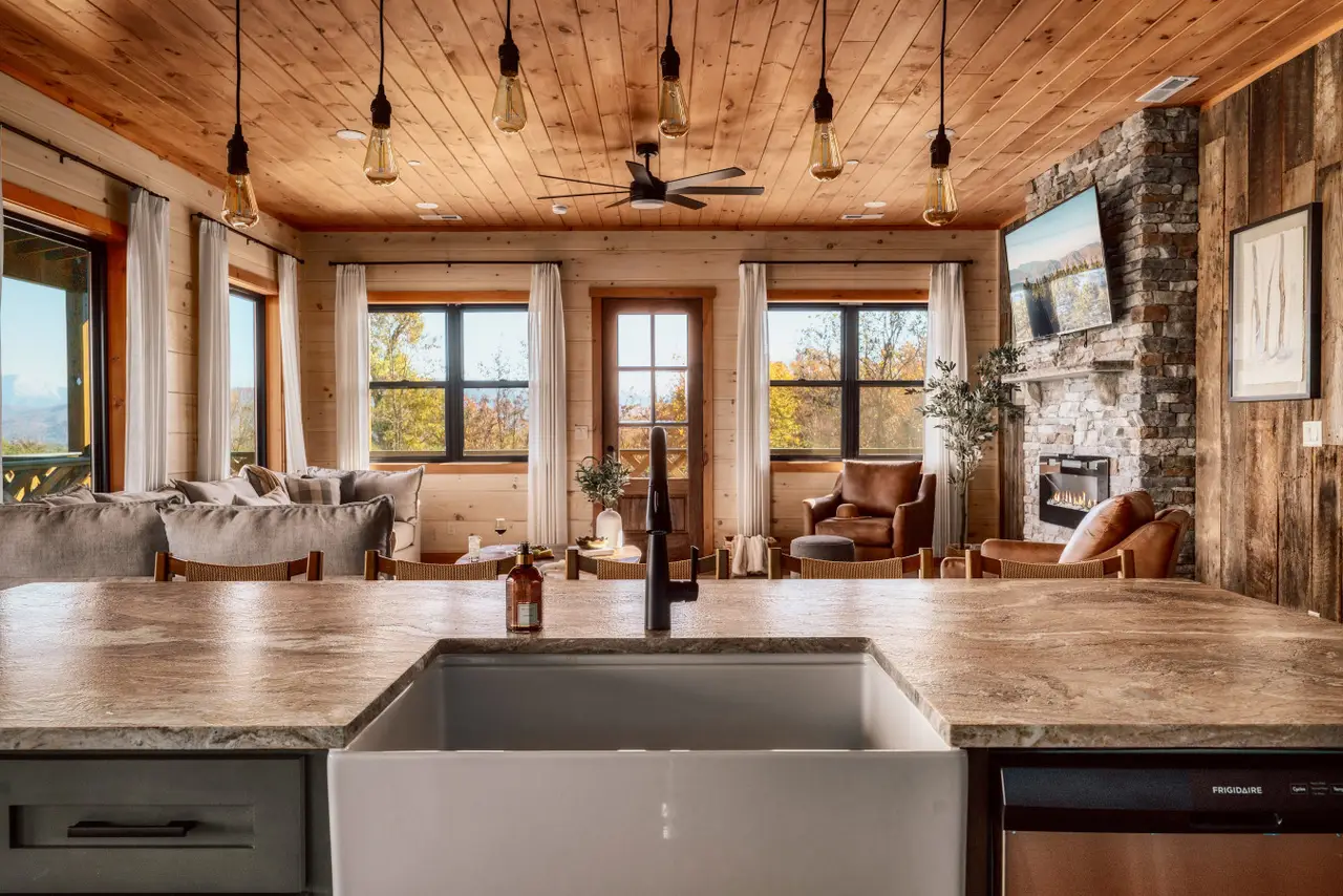 Incredible Game Room/Pool/Hot Tub/Theater/LUXE - Southern Summit Skies