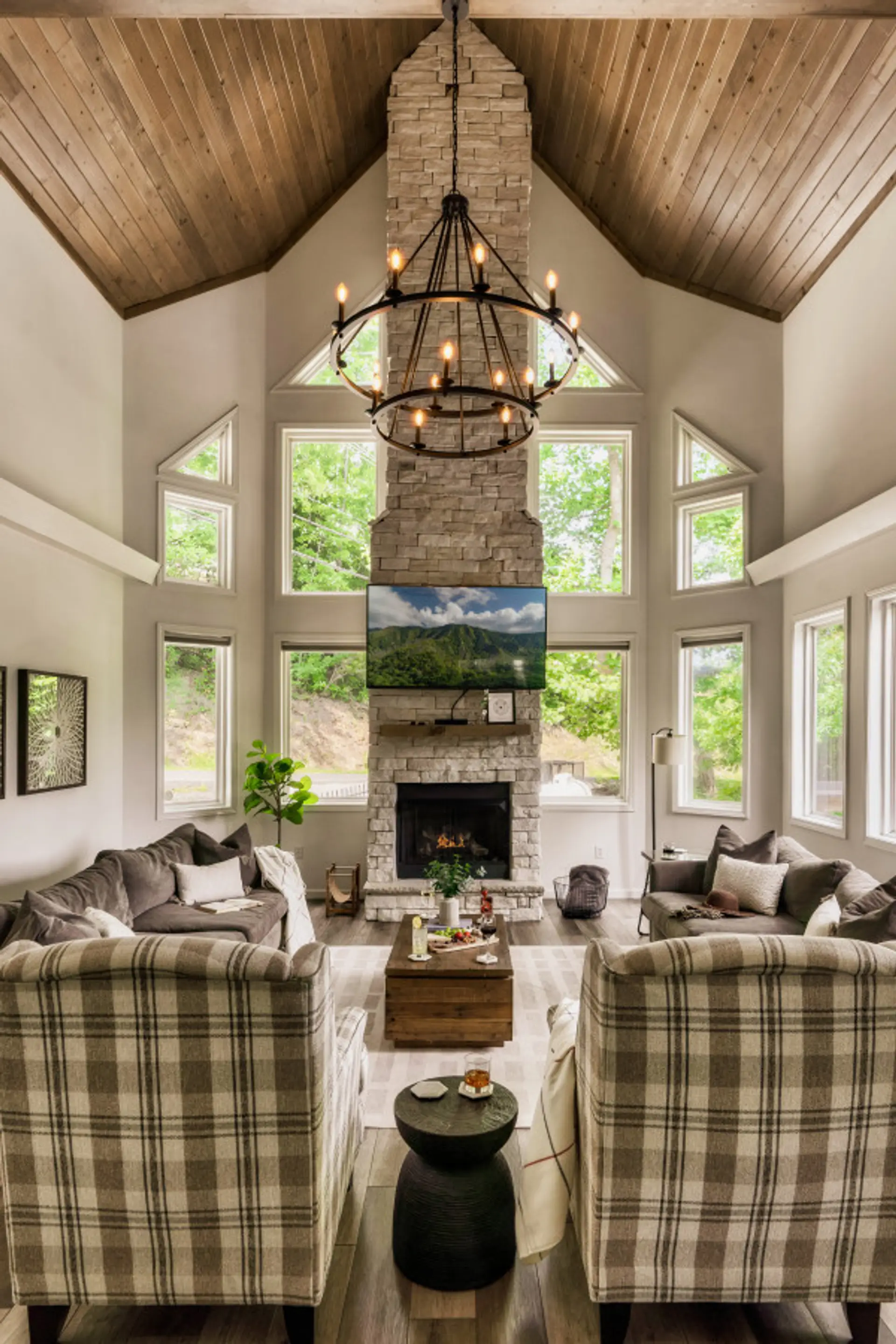 Stunning living area with plenty of seating for everyone!